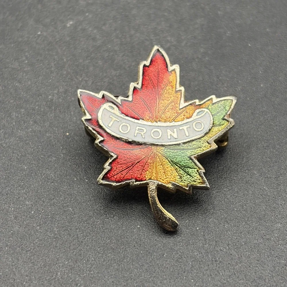 Toronto Canada Canadian Maple Leaf Lapel Hat‎ Pin